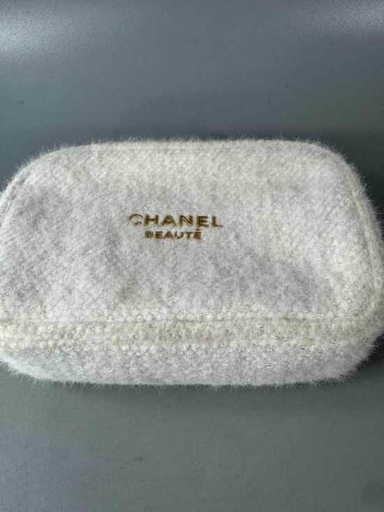 Chanel Beaute Snowflake Makeup Cosmetic Bag - Picture 8 of 12